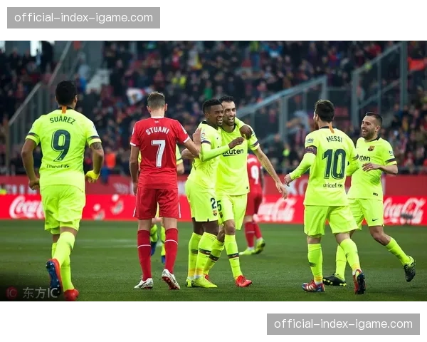 比赛结果：赫罗纳2-1逆转击败皇家社会，积分追平巴萨。