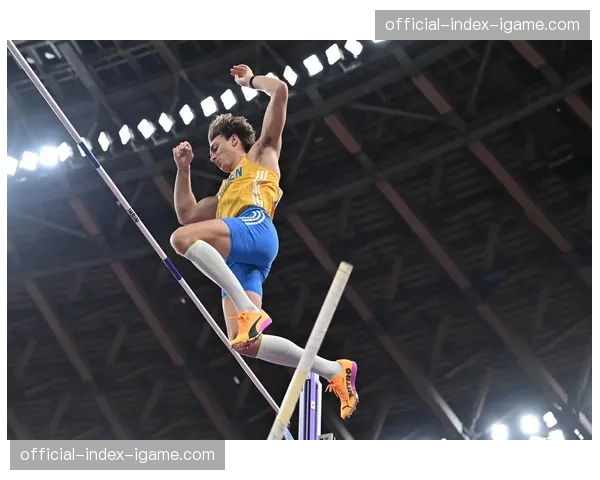 世界田径室内锦标赛:杜普兰蒂斯以6.20米成绩卫冕撑杆跳冠军 世界田径室内锦标赛:杜普兰蒂斯以6.20米成绩卫冕撑杆跳冠军